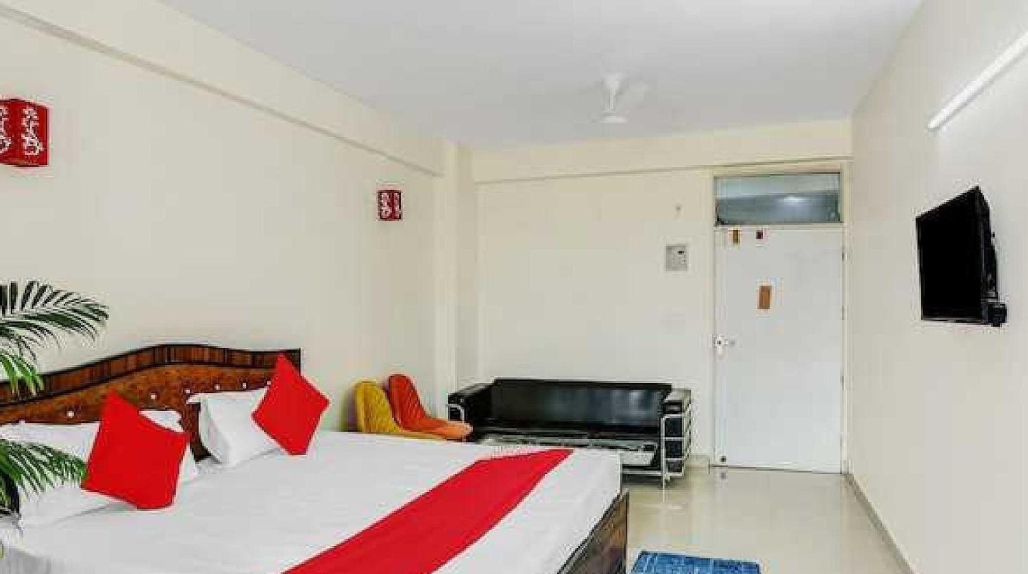 Hotel O Krishna Orchid Near Noida Sector 81 Metro Station Esterno foto