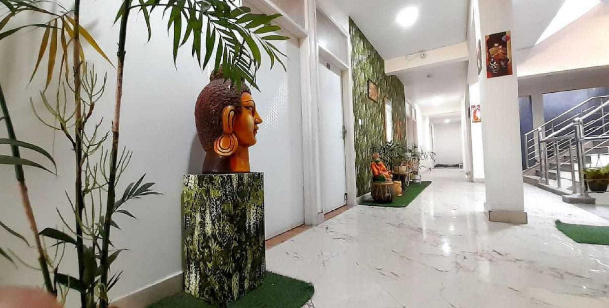 Hotel O Krishna Orchid Near Noida Sector 81 Metro Station Esterno foto