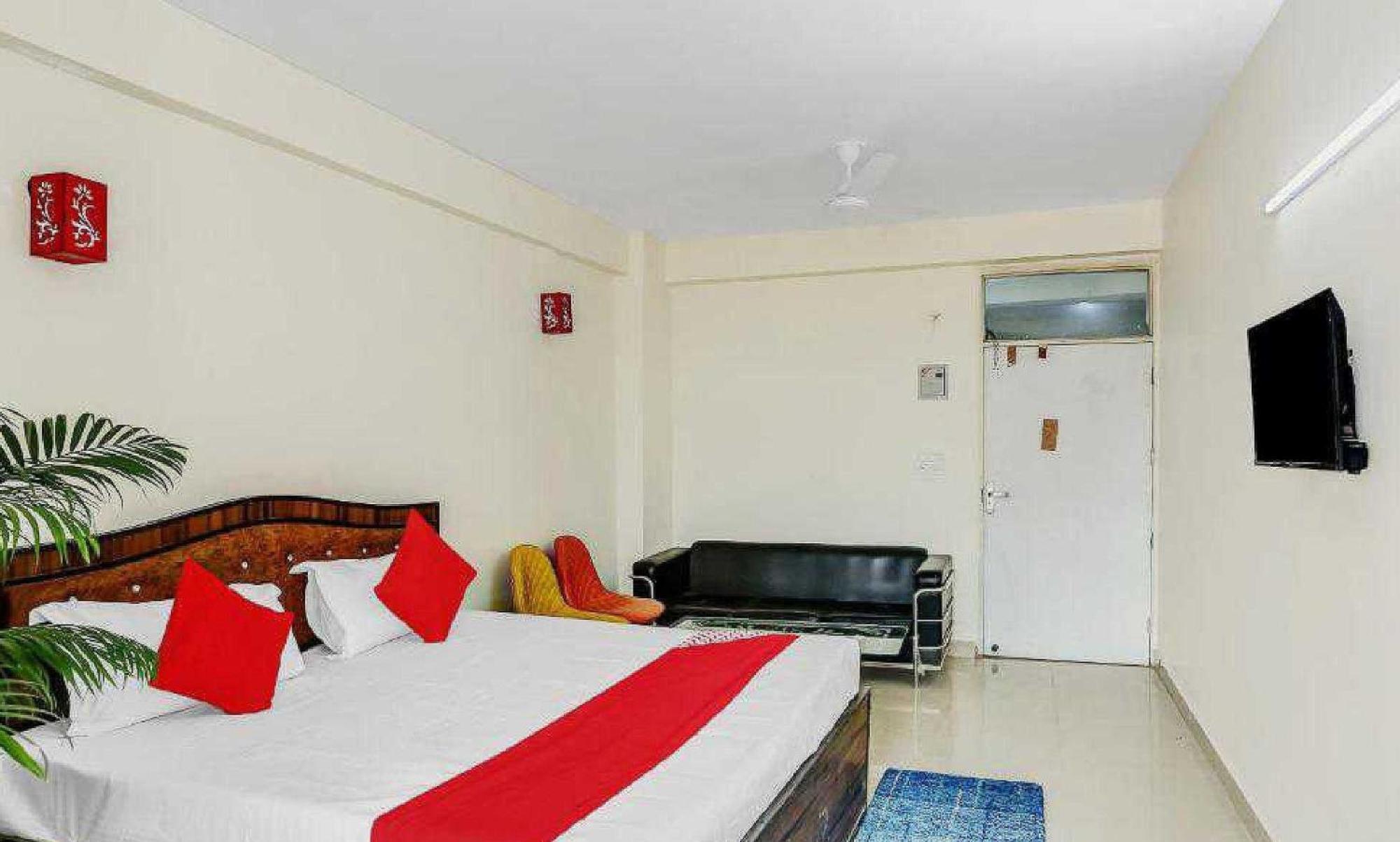 Hotel O Krishna Orchid Near Noida Sector 81 Metro Station Esterno foto