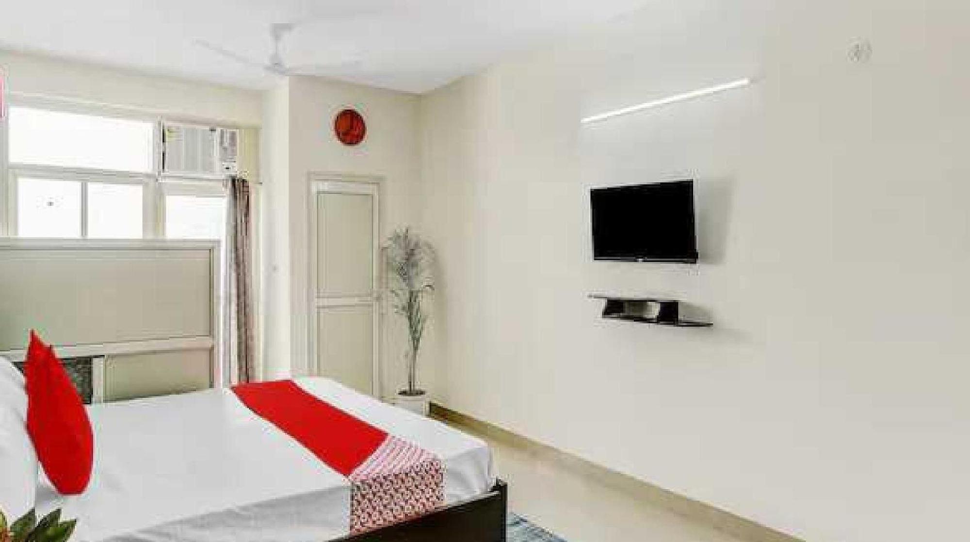 Hotel O Krishna Orchid Near Noida Sector 81 Metro Station Esterno foto