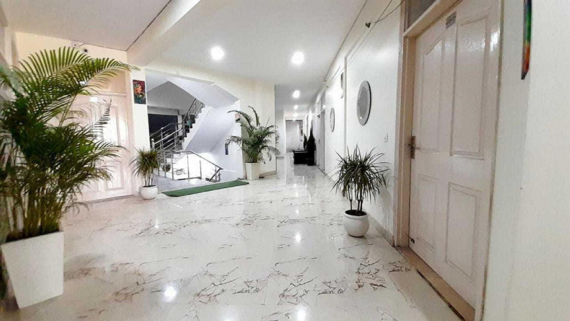 Hotel O Krishna Orchid Near Noida Sector 81 Metro Station Esterno foto
