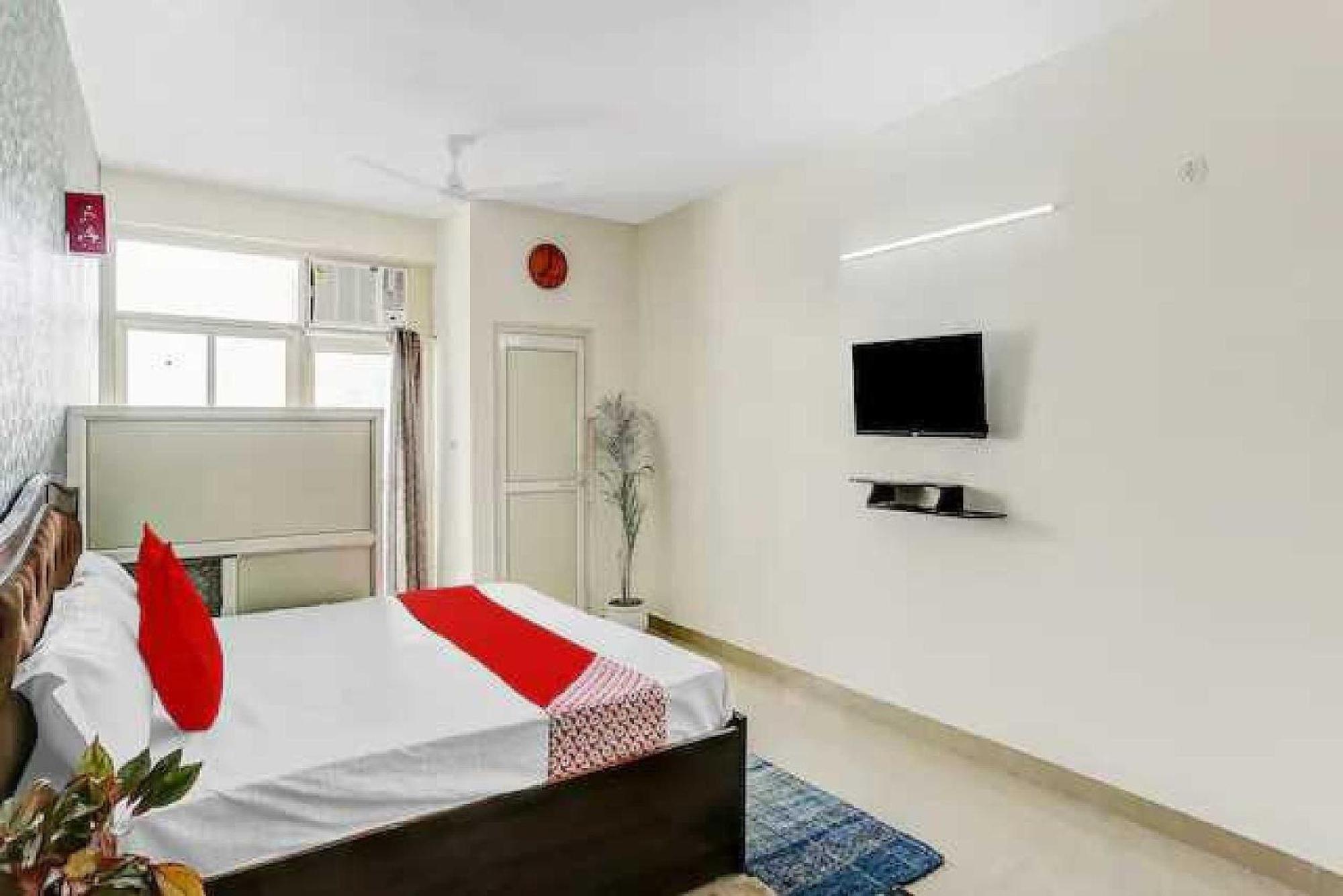 Hotel O Krishna Orchid Near Noida Sector 81 Metro Station Esterno foto