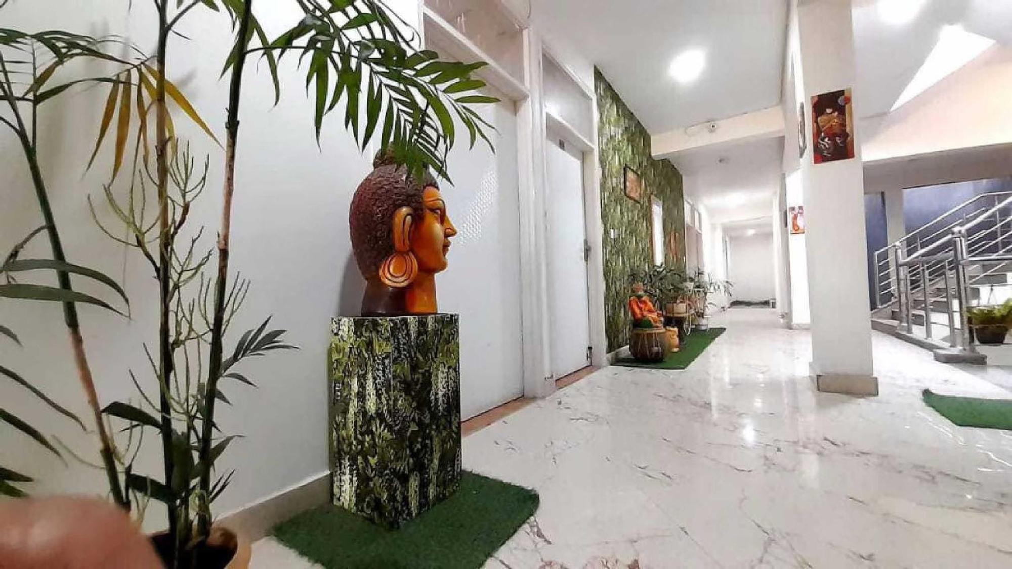 Hotel O Krishna Orchid Near Noida Sector 81 Metro Station Esterno foto